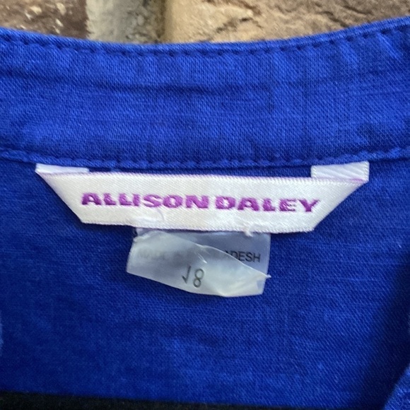Allison Daley Royal blue top with fancy shiny buttons. Size 18 - Picture 7 of 8